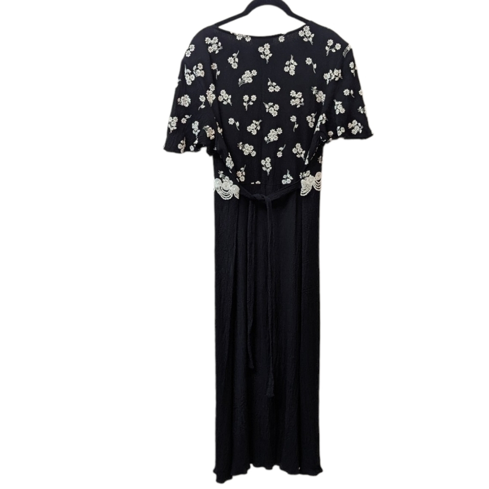 ULTRA Dress NY White Floral & Embroidery on Black Tie-Behind Plus Dress (18) - Picture 2 of 6